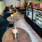 Boutique Near Valletta - Perfect Location To Discover Malta - Bus Stops Just Outside & Adjoining Cafeteria (adults Only) *