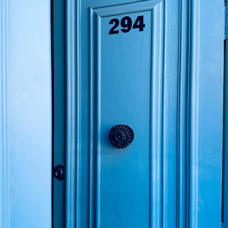 Boutique Near Valletta With Cafeteria Just Next Door - Perfect For Couples Wanting To Discover Malta - Bus Stops Just Outside (adults Only) *