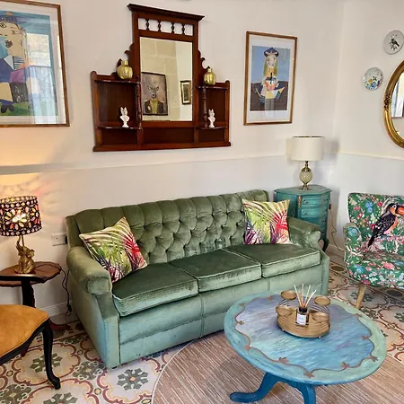 Lägenhet Boutique Near Valletta With Cafeteria Just Next Door - Perfect For Couples Wanting To Discover Malta - Bus Stops Just Outside (adults Only)