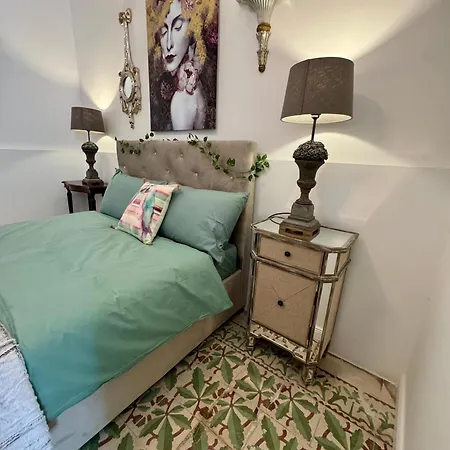 Boutique Near Valletta With Cafeteria Just Next Door - Perfect For Couples Wanting To Discover Malta - Bus Stops Just Outside (adults Only) *