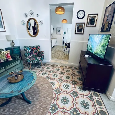 Lägenhet Boutique Near Valletta With Cafeteria Just Next Door - Perfect For Couples Wanting To Discover Malta - Bus Stops Just Outside (adults Only)