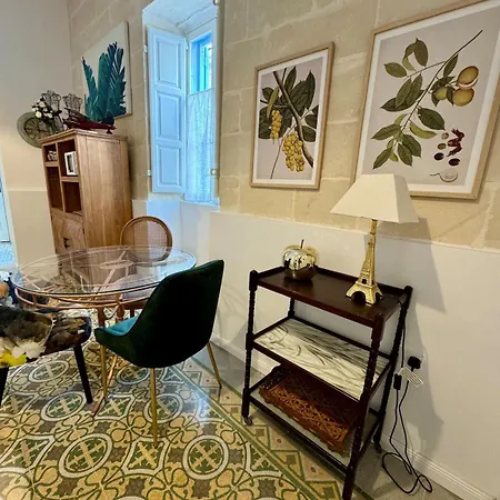 Boutique Near Valletta With Cafeteria Just Next Door - Perfect For Couples Wanting To Discover Malta - Bus Stops Just Outside (adults Only) Msida