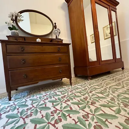 Boutique Near Valletta With Cafeteria Just Next Door - Perfect For Couples Wanting To Discover Malta - Bus Stops Just Outside (adults Only) *