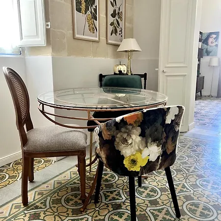 Boutique Near Valletta With Cafeteria Just Next Door - Perfect For Couples Wanting To Discover Malta - Bus Stops Just Outside (adults Only) Msida