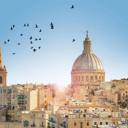 Boutique Near Valletta With Cafeteria Just Next Door - Perfect For Couples Wanting To Discover Malta - Bus Stops Just Outside (adults Only)
