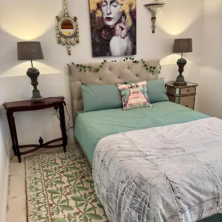 Boutique Near Valletta With Cafeteria Just Next Door - Perfect For Couples Wanting To Discover Malta - Bus Stops Just Outside (adults Only)