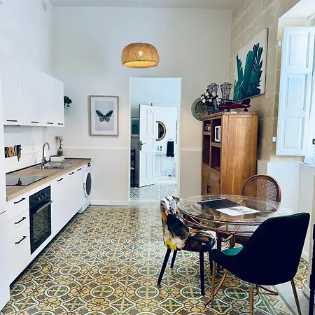 Διαμέρισμα Boutique Near Valletta With Cafeteria Just Next Door - Perfect For Couples Wanting To Discover Malta - Bus Stops Just Outside (adults Only) *