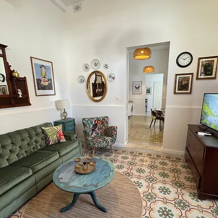 Апартаменты Boutique Near Valletta With Cafeteria Just Next Door - Perfect For Couples Wanting To Discover Malta - Bus Stops Just Outside (adults Only)