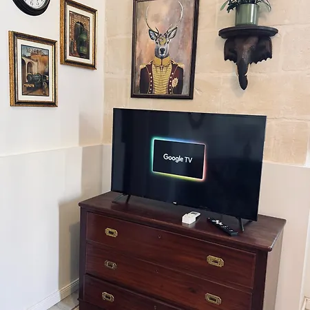 Boutique Near Valletta With Cafeteria Just Next Door - Perfect For Couples Wanting To Discover Malta - Bus Stops Just Outside (adults Only) Διαμέρισμα Msida