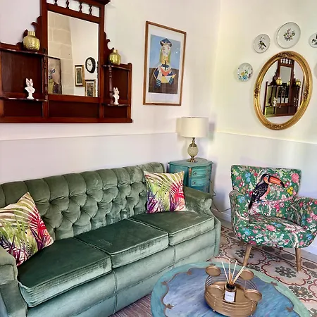 Boutique Near Valletta With Cafeteria Just Next Door - Perfect For Couples Wanting To Discover Malta - Bus Stops Just Outside (adults Only) * Msida