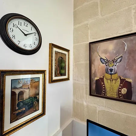 Boutique Near Valletta With Cafeteria Just Next Door - Perfect For Couples Wanting To Discover Malta - Bus Stops Just Outside (adults Only)