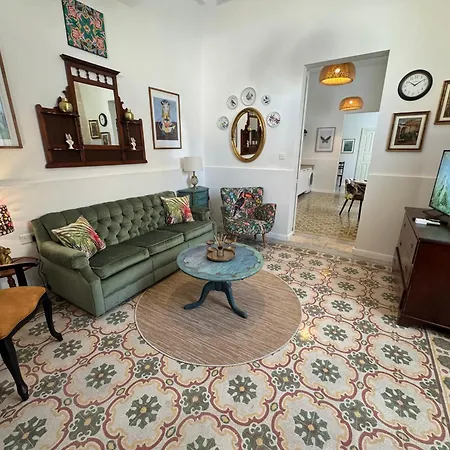Boutique Near Valletta With Cafeteria Just Next Door - Perfect For Couples Wanting To Discover Malta - Bus Stops Just Outside (adults Only) Апартаменты Мсида