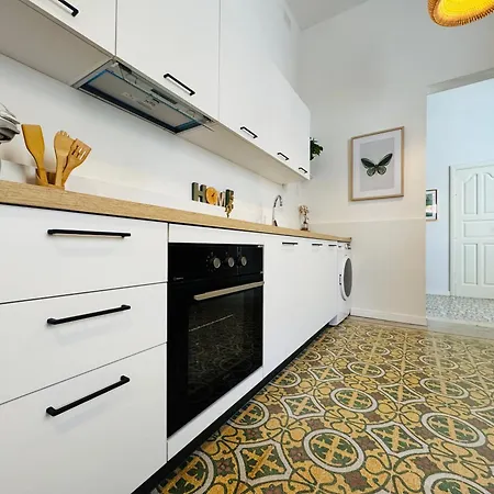 Boutique Near Valletta With Cafeteria Just Next Door - Perfect For Couples Wanting To Discover Malta - Bus Stops Just Outside (adults Only) * Мсида