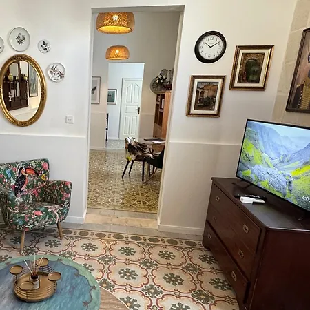 Boutique Near Valletta With Cafeteria Just Next Door - Perfect For Couples Wanting To Discover Malta - Bus Stops Just Outside (adults Only) Апартаменты *