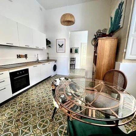 Near Valletta - Boutique Style For Adults - Historic, Gastronomical, Summer Trips Apartment Msida