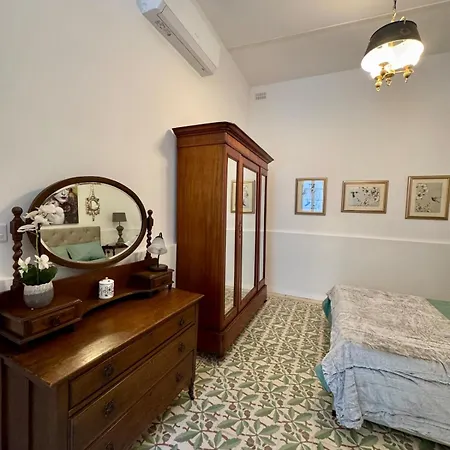 Boutique Near Valletta With Cafeteria Just Next Door - Perfect For Couples Wanting To Discover Malta - Bus Stops Just Outside (adults Only) *