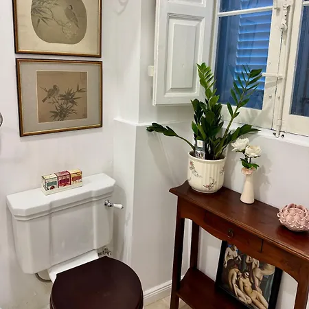 Boutique Near Valletta With Cafeteria Just Next Door - Perfect For Couples Wanting To Discover Malta - Bus Stops Just Outside (adults Only) * Мсида