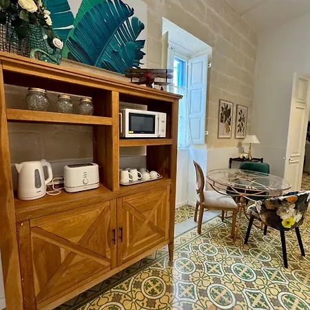 Near Valletta - Boutique Style For Adults - Historic, Gastronomical, Summer Trips Apartment