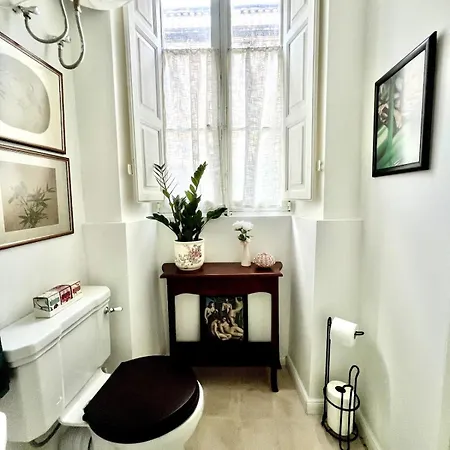 Boutique Near Valletta Centre, Bus Stops Just Outside & Cafeteria, Czesc, Witaj Na Malcie! (adults Only) Apartment