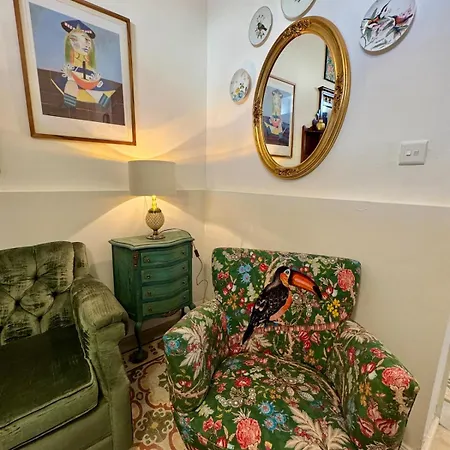 Boutique Near Valletta With Cafeteria Just Next Door - Perfect For Couples Wanting To Discover Malta - Bus Stops Just Outside (adults Only) Апартаменты Мсида