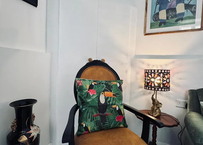 Boutique Near Valletta - Perfect Location To Discover Malta - Bus Stops Just Outside & Adjoining Cafeteria (adults Only) *