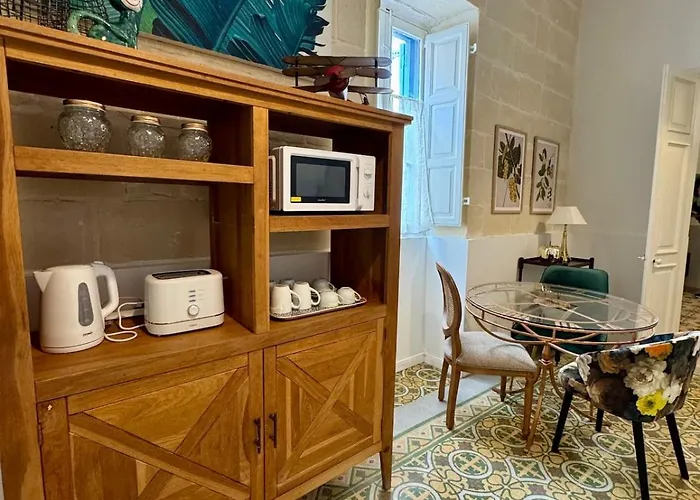Boutique Near Valletta - Perfect Location To Discover Malta - Bus Stops Just Outside & Adjoining Cafeteria (adults Only) 公寓