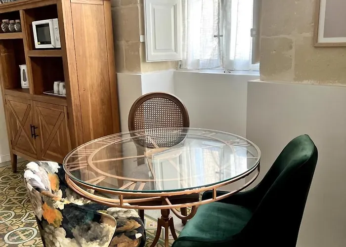 Boutique Near Valletta - Perfect Location To Discover Malta - Bus Stops Just Outside & Adjoining Cafeteria (adults Only) 公寓 *